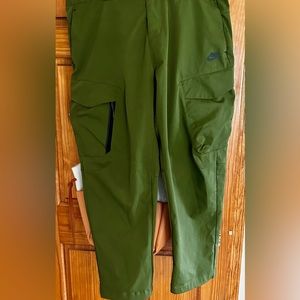 Nike Sportswear Tech Essentials Unlined Cargo Pants